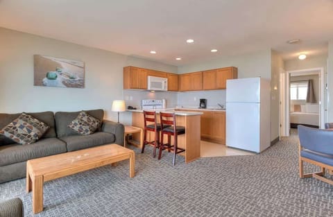 The kitchen is just steps away