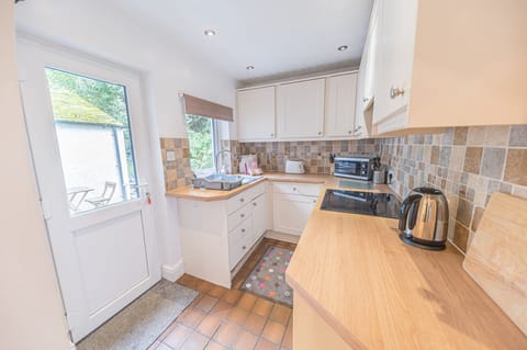 Coniston view cottage kitchen