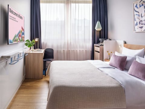 Standard Room | Premium bedding, in-room safe, desk, laptop workspace