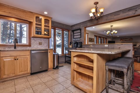 Spacious kitchen w/ plenty of counter space to make entertaining a breeze