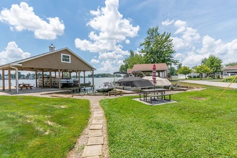 Lakeview -- count the boats as they go by