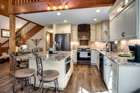 More than enough space to work and visit during mealtime