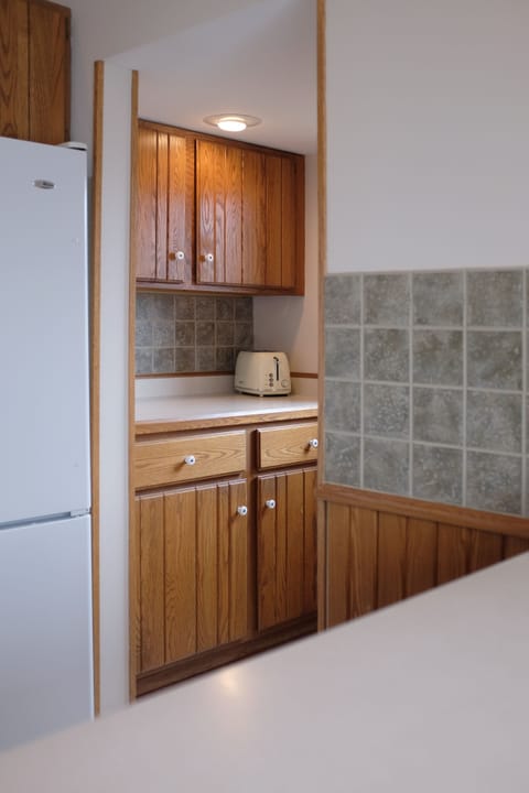 Make coffee and toast in the kitchen nook