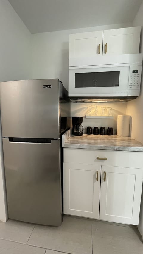 Full size refrigerator, microwave, coffee maker, hot plate for basic booking.