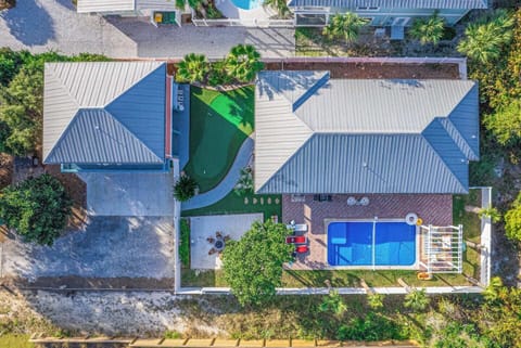Soak in the breathtaking aerial view, highlighting the sparkling swimming pool, cozy fire pit, elegant pergola, and ample parking, all set within the charm of two beautiful homes! ‍♀️