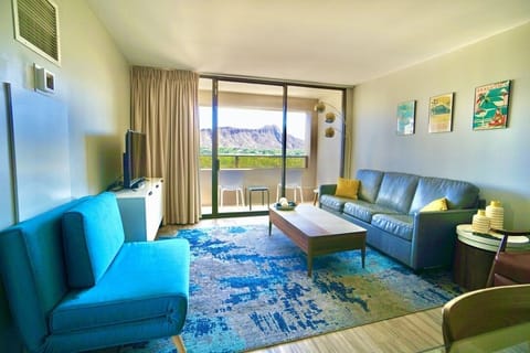 Living room contains pullout sofa bed, unobstructed diamond head view.
