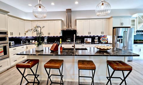 Kitchen, Seating for 10