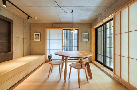 Rent DELTA STAY apartment in Kyoto - Living dining room