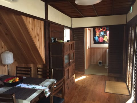 Rent Munetada house in Kyoto  - Dining room / entrance
