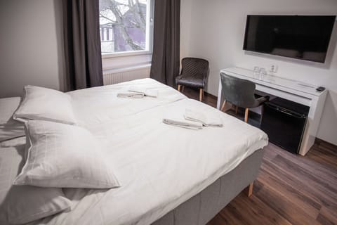 Twin Room | WiFi (free), bed sheets