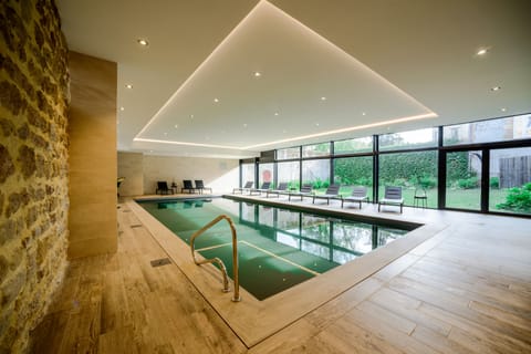 Indoor pool, free cabanas, sun loungers