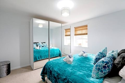 Have a tranquil sleep at the Master bedroom - Super-king size bed which we can split into two singles upon request