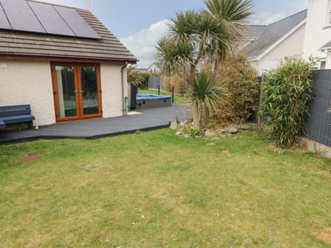 Cottage | Property grounds