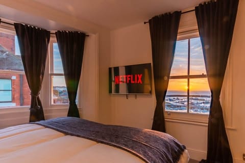 Both bedrooms have smart TV's with Netflix 