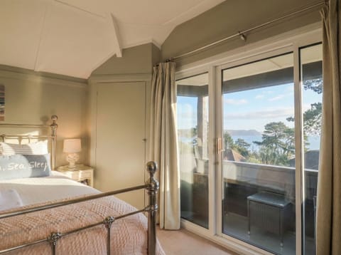 2 bedrooms, individually decorated, individually furnished, free WiFi