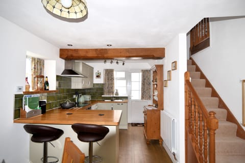 Cottage | Private kitchen | Fridge, dishwasher, cookware/dishes/utensils