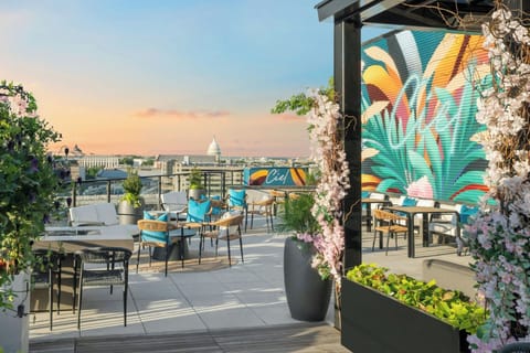 2 restaurants; breakfast, lunch, dinner, and brunch served