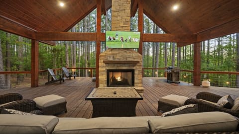 Large Covered Deck with Furniture. TV, Hot Tub, Fireplace, surrounded by Pines.