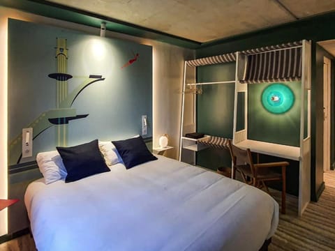 Soundproofing, free WiFi, bed sheets