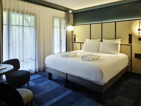 Superior Room, 1 Double Bed, Balcony | Premium bedding, in-room safe, individually furnished, blackout drapes