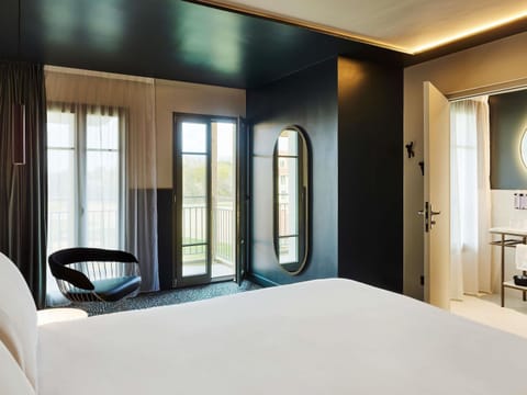 Comfort Room, 1 Double Bed, Balcony | Minibar, in-room safe, blackout drapes, soundproofing