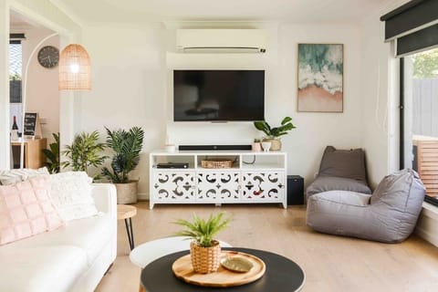 Lounge with spilt system, smart TV, sound bar and Netflix
