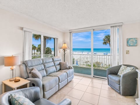 SW Corner XL balcony with Gulf View
