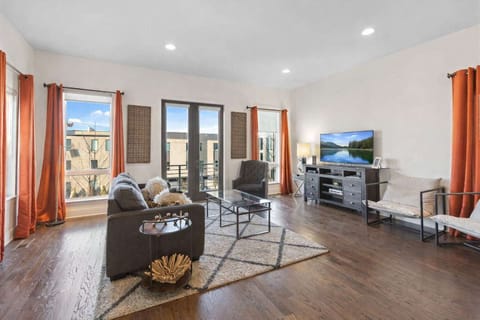 Relax and recharge in this inviting living area before exploring the best dining, nightlife, and entertainment Nashville has to offer.