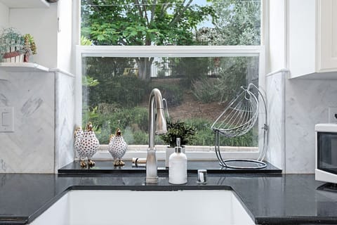 Views everywhere. Even from the kitchen.