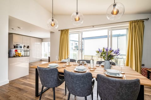 Cottage | Private kitchen | Fridge, dishwasher, electric kettle, toaster