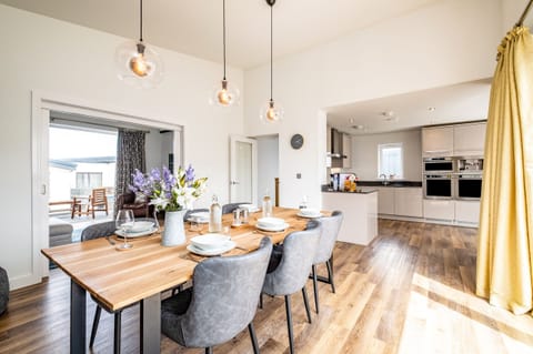 Cottage | Private kitchen | Fridge, dishwasher, electric kettle, toaster