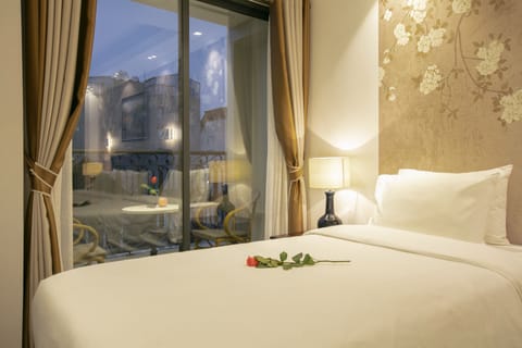Executive Triple With Balcony | Minibar, in-room safe, soundproofing, free WiFi