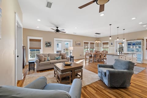 Open Floor Plan, Living Room into the Kitchen
