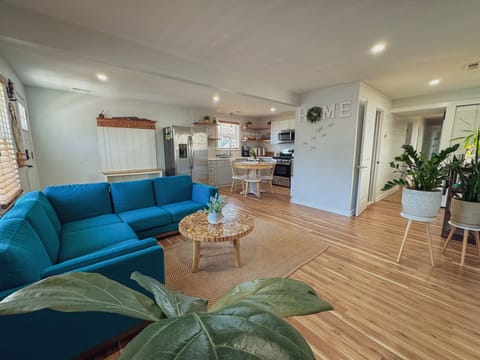 Living room & Kitchen