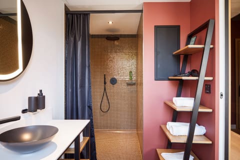 Shower, eco-friendly toiletries, hair dryer, towels