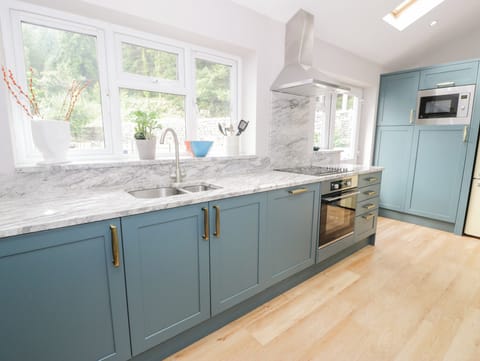 Fridge, dishwasher, electric kettle, toaster