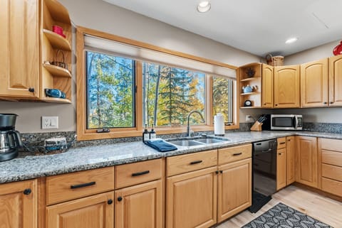 Kitchen: Drip coffee maker, Crockpot, blender, cooking utensils, tableware, griddle