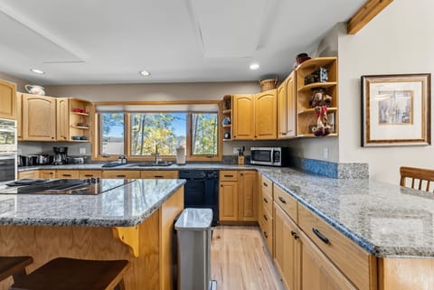 Kitchen: Drip coffee maker, Crockpot, blender, cooking utensils, tableware, griddle