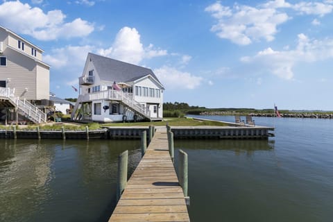 Welcome to Cove's Point in Captain's Cove Golf and Yacht Club!