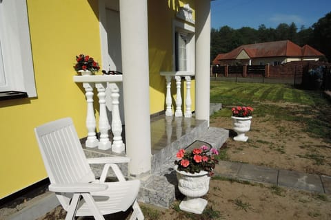 Entrance / Reception