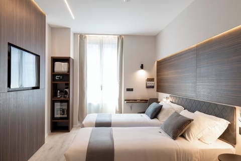 Egyptian cotton sheets, premium bedding, down comforters, pillowtop beds