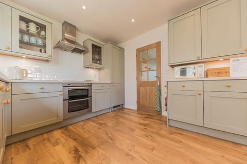 Hazel Cottage  kitchen