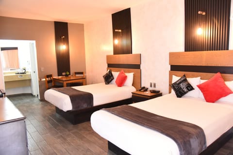 Business Double Room | Down comforters, minibar, in-room safe, desk