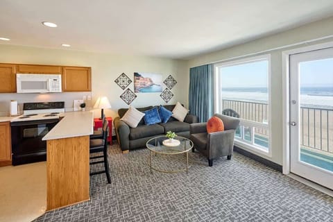 Welcome to 207, Along for the Tide