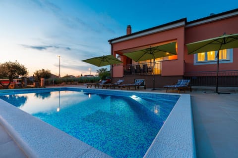 House | 6 bedrooms