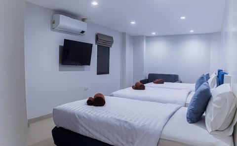 Triple Room | Free WiFi, bed sheets