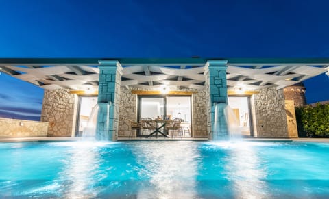 Seasonal outdoor pool, sun loungers