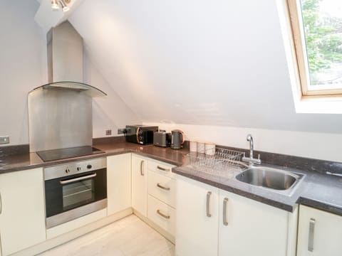 Cottage | Private kitchen | Fridge, dishwasher, electric kettle, toaster