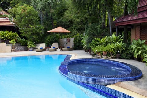 Outdoor pool, pool umbrellas, sun loungers