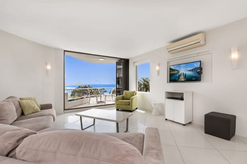 Premium Oceanview Superior 3 Bedroom Apt | Living area | 50-inch TV with satellite channels, table tennis, streaming services